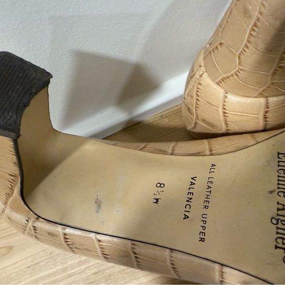 Etienne Aigner Tan Heels with Crocodile Texture Size 8.5 - Picture 10 of 10